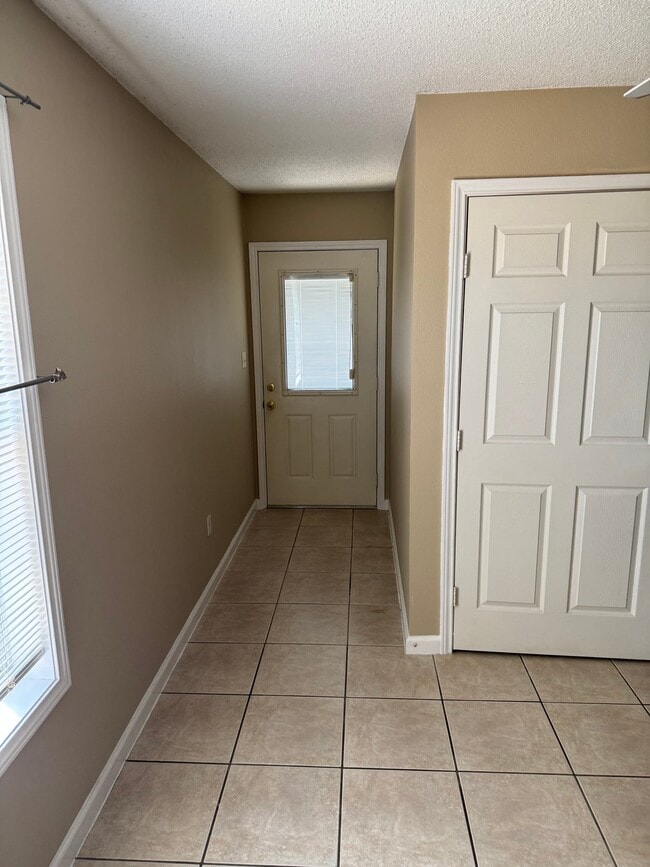 Building Photo - 105 Harmon Cir
