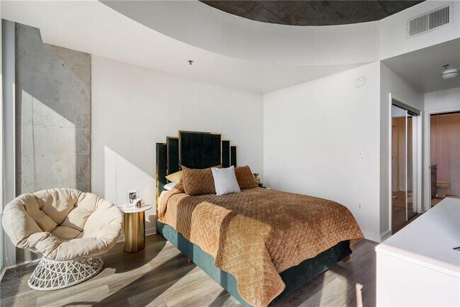 Building Photo - 3324 Peachtree Rd NE