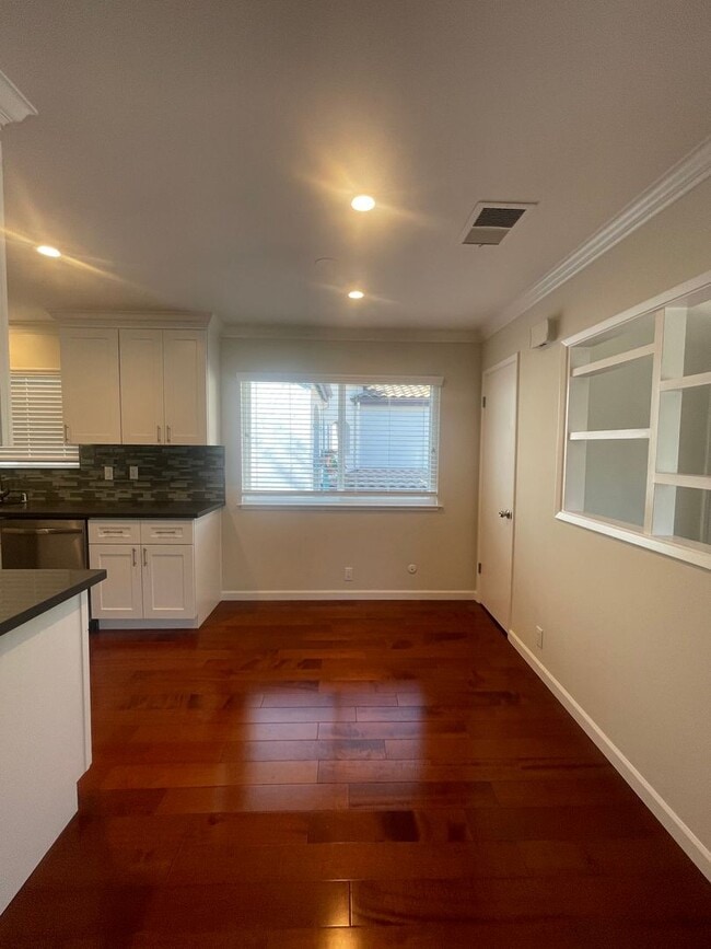 Building Photo - 1249 Hoover St