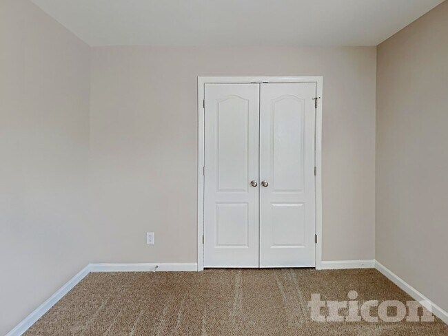 Building Photo - 1912 Carpenter Cabin Dr