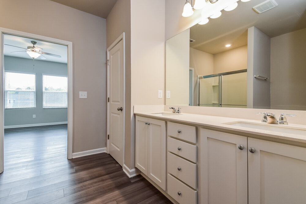 Building Photo - 570 Knightsbridge Ln