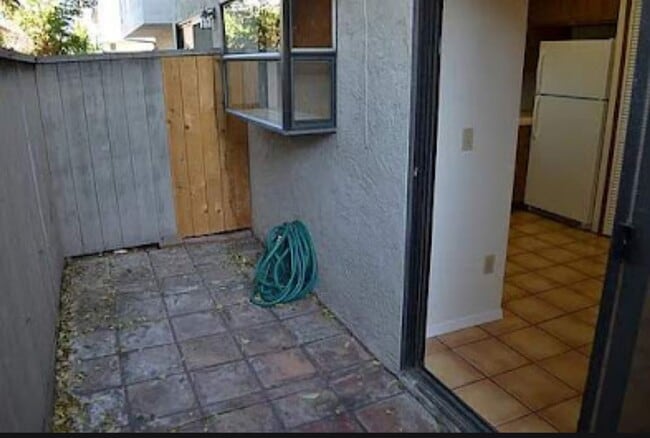 Building Photo - MUST SEE!! Stunning Two Bedroom Three Bath...