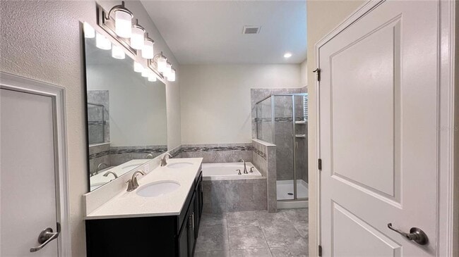 Building Photo - 15079 Evergreen Oak Loop