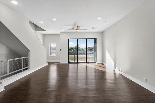 Building Photo - 4 Week Free Move-In Incentive!! Modern Luxury Townhome in Gated Community – Rooftop Balcony & Pre...
