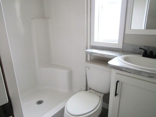 Building Photo - 279 Oak Harbor Camp