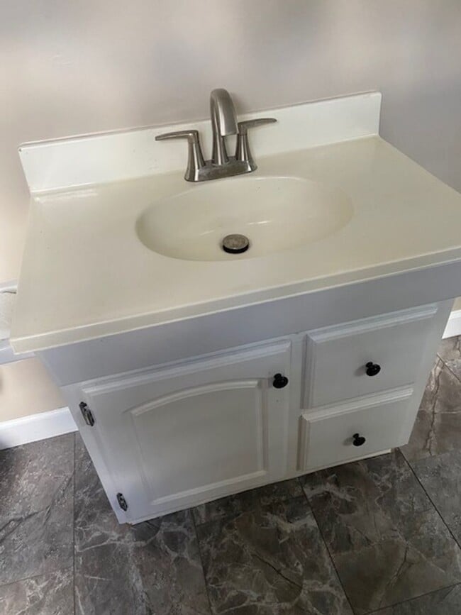 Building Photo - Beautiful 3brm, 2bath Home in Heart of Bur...