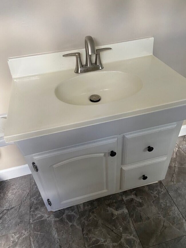 Building Photo - Beautiful 3brm, 2bath Home in Heart of Burns!!