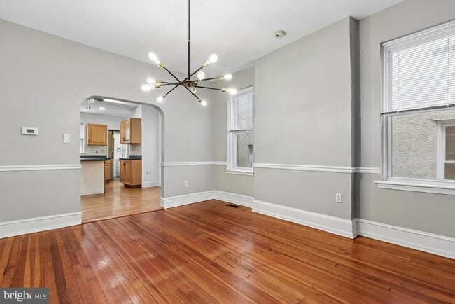 Building Photo - 441 Roxborough Ave