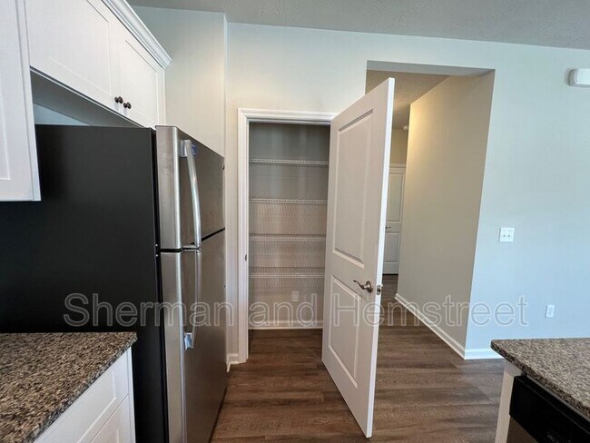 Building Photo - 661 Dobhill Ln
