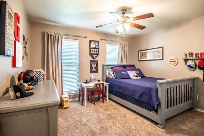 Building Photo - 3/2 in Frenship ISD: Appliances included!!!!