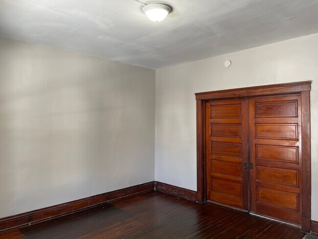Building Photo - 858 S 23rd St