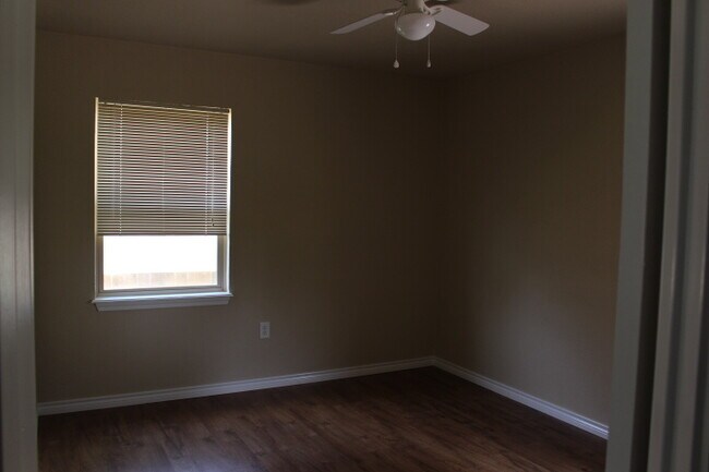 Building Photo - Pet friendly!!