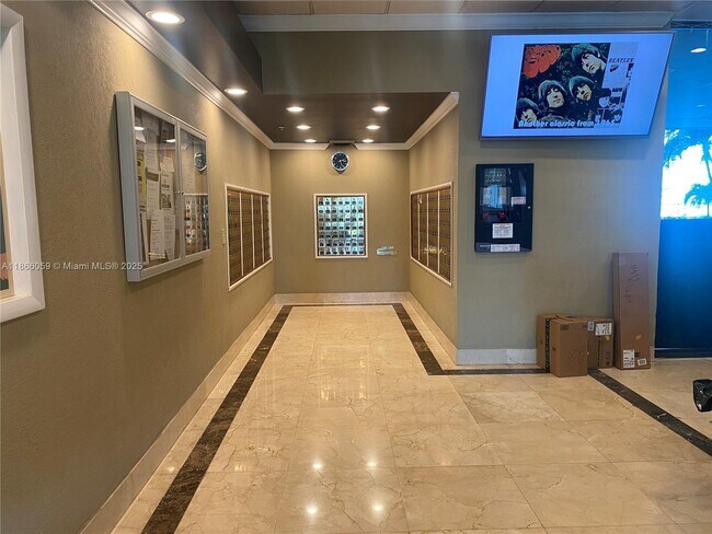Building Photo - 400 Kings Point Dr