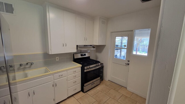 Building Photo - 2141 E Osborn Rd