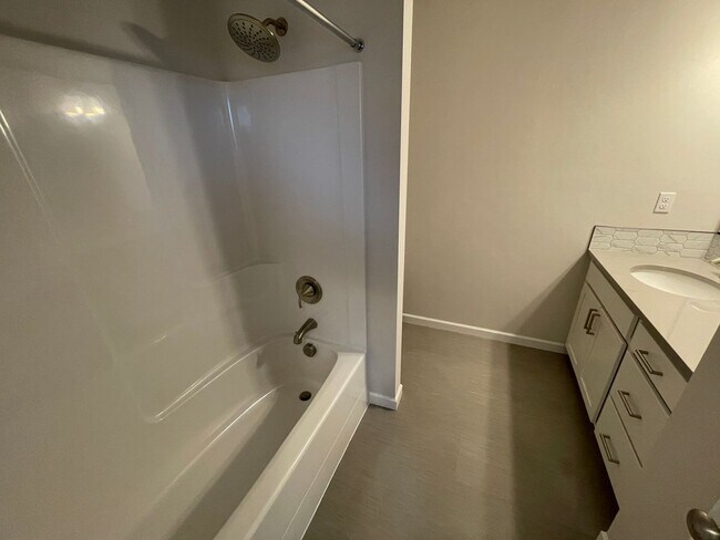 Building Photo - N18