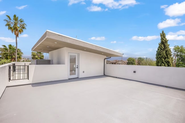 Building Photo - 11010 Hortense St