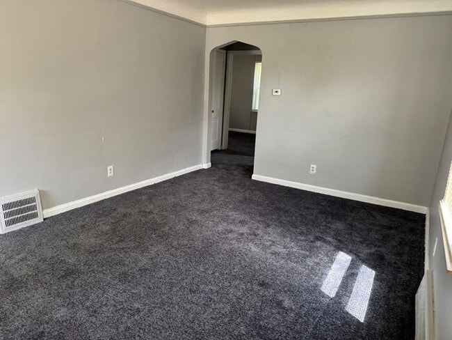 Building Photo - Detached Garage- 2 bathrooms - Section 8 A...