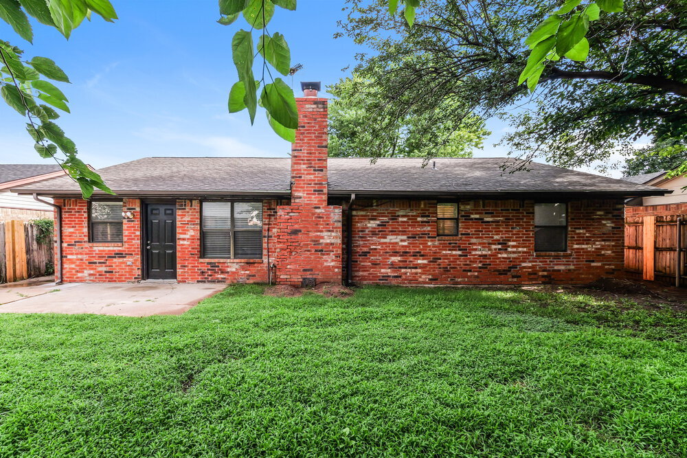 Building Photo - 1074 Dover Mansion