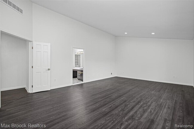 Building Photo - 3332 Barlyn Ln