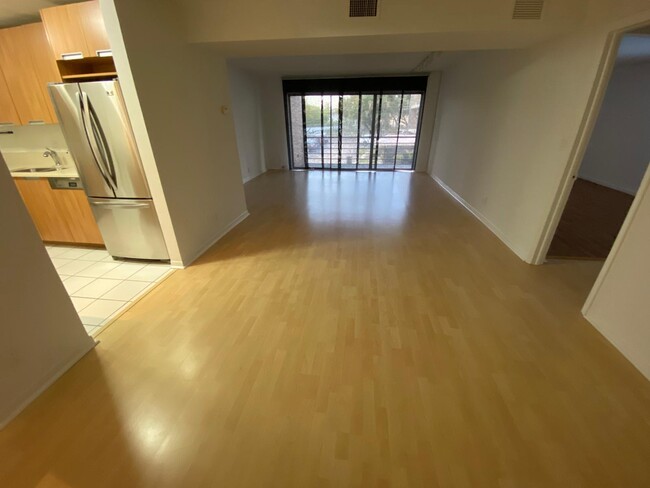 Building Photo - 4020 N Hills Dr