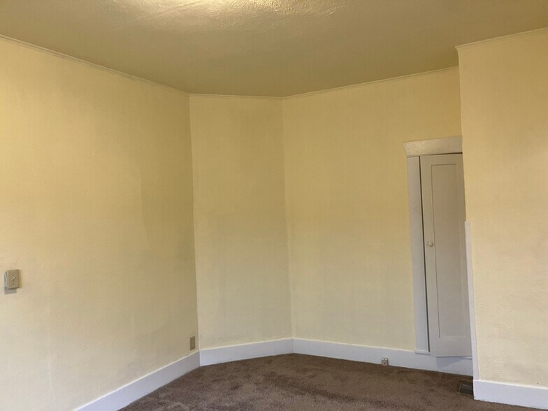 Building Photo - 1707 W Mansfield Ave