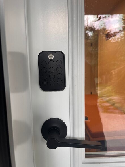 Building Photo - 266 Malletts Bay Ave