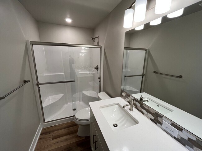 Building Photo - 3 Bed/2.5 Bath Townhome Built in 2023 in N...