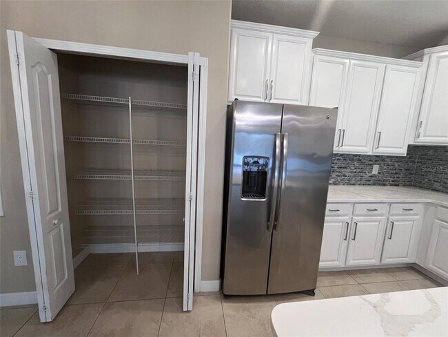 Building Photo - 15150 Evergreen Oak Loop