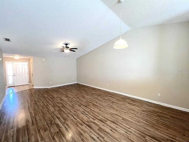 Building Photo - 4 Eton Ln