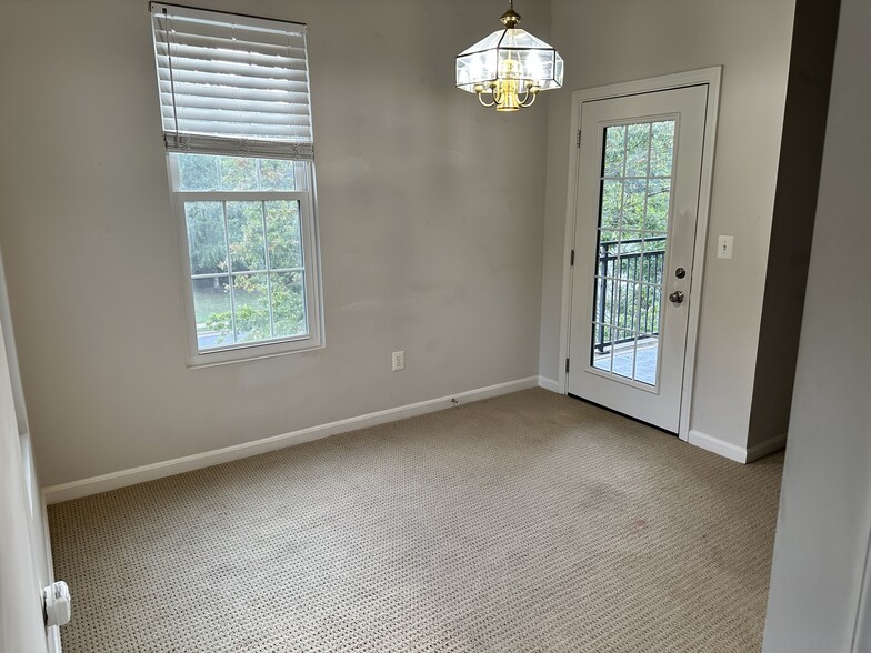 Building Photo - 20447 Chesapeake Sq
