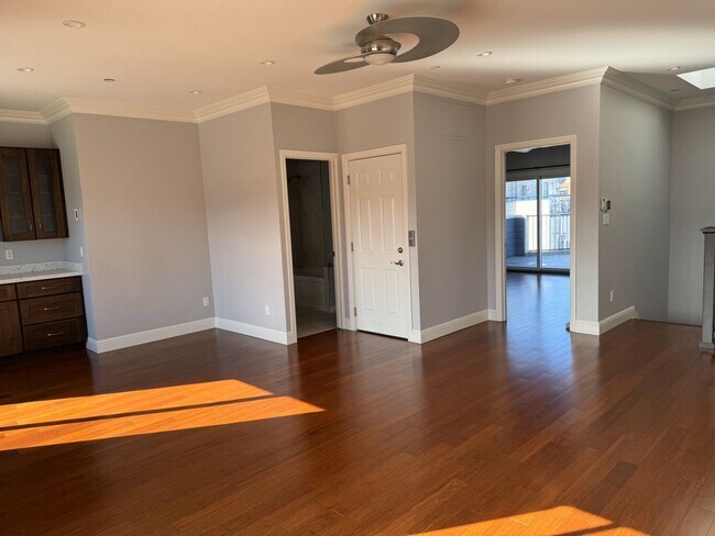 Building Photo - 1334 Anza St