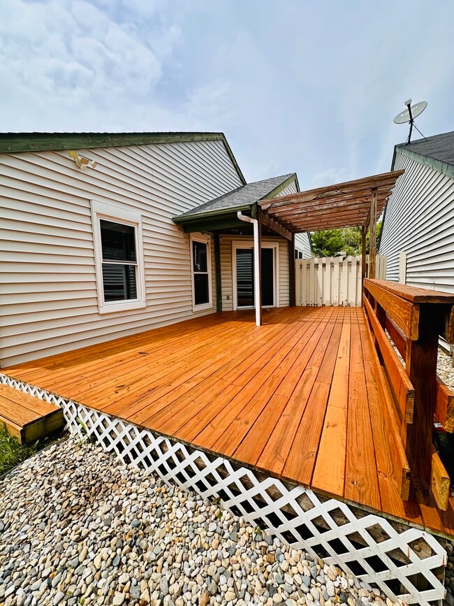 Building Photo - 7675 Waterwood Dr