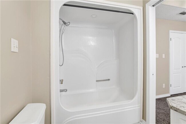 Building Photo - 708 Monarch Dr W