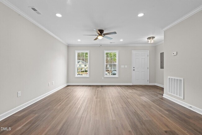 Building Photo - 122 Laura Ln