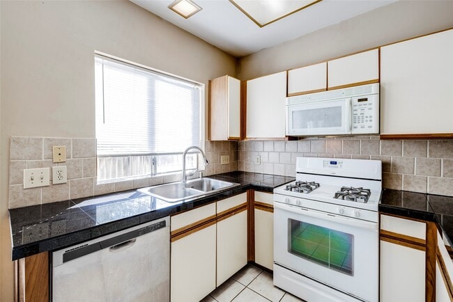 Building Photo - 2910 Grants Lake Blvd