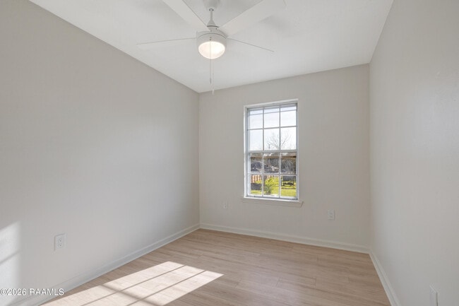 Building Photo - 121 Courtney Dr