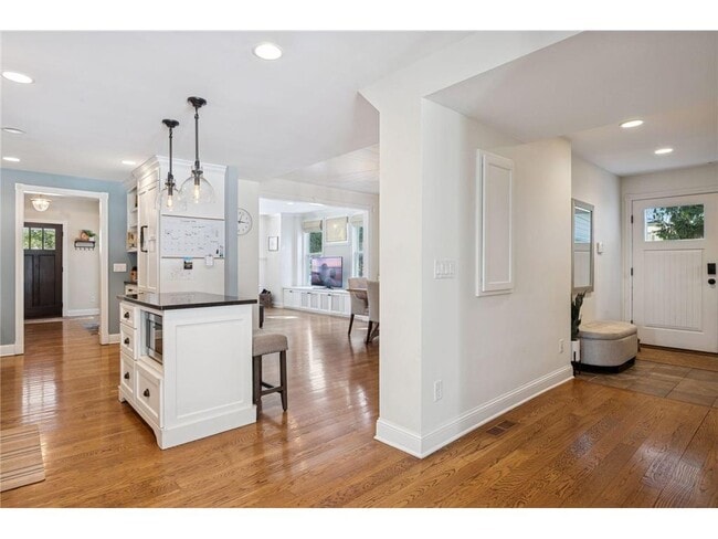 Building Photo - 5 Cooper Ave