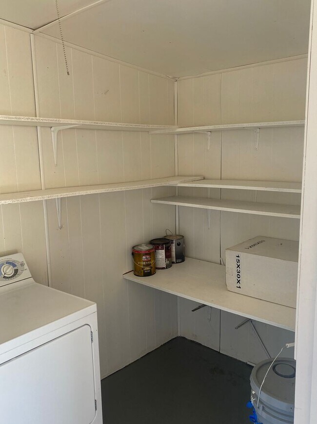 Building Photo - Nicely updated 3/2 SFH in Glendale w no HOA