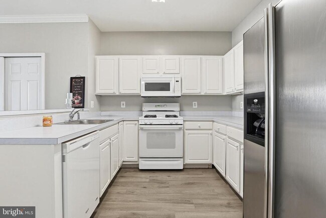 Building Photo - 9212 Azure Ct