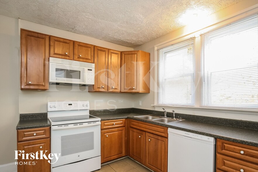 Building Photo - 626 E 25th St