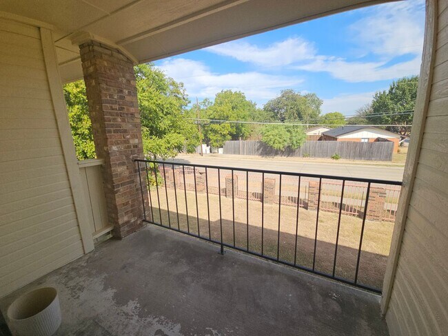 Building Photo - Nice Fourplex Unit in NRH - Birdville ISD