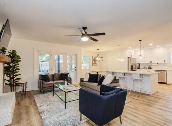 Building Photo - 3015 Walnut Bend Ln