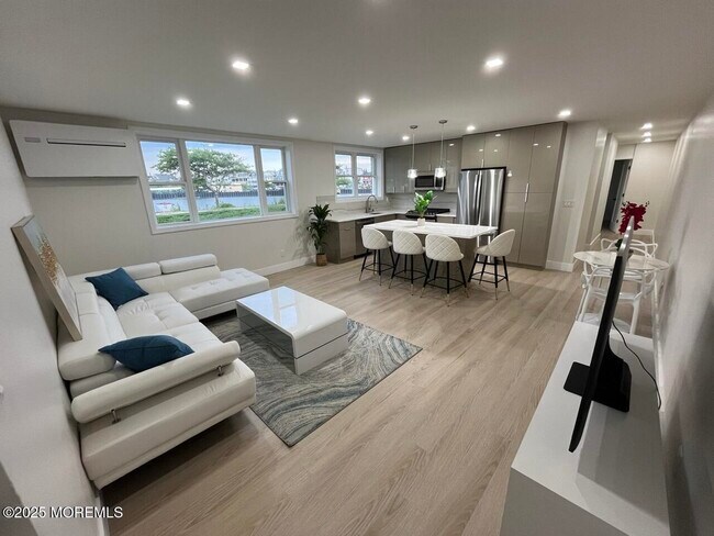 Primary Photo - 1217 Ocean Ave N