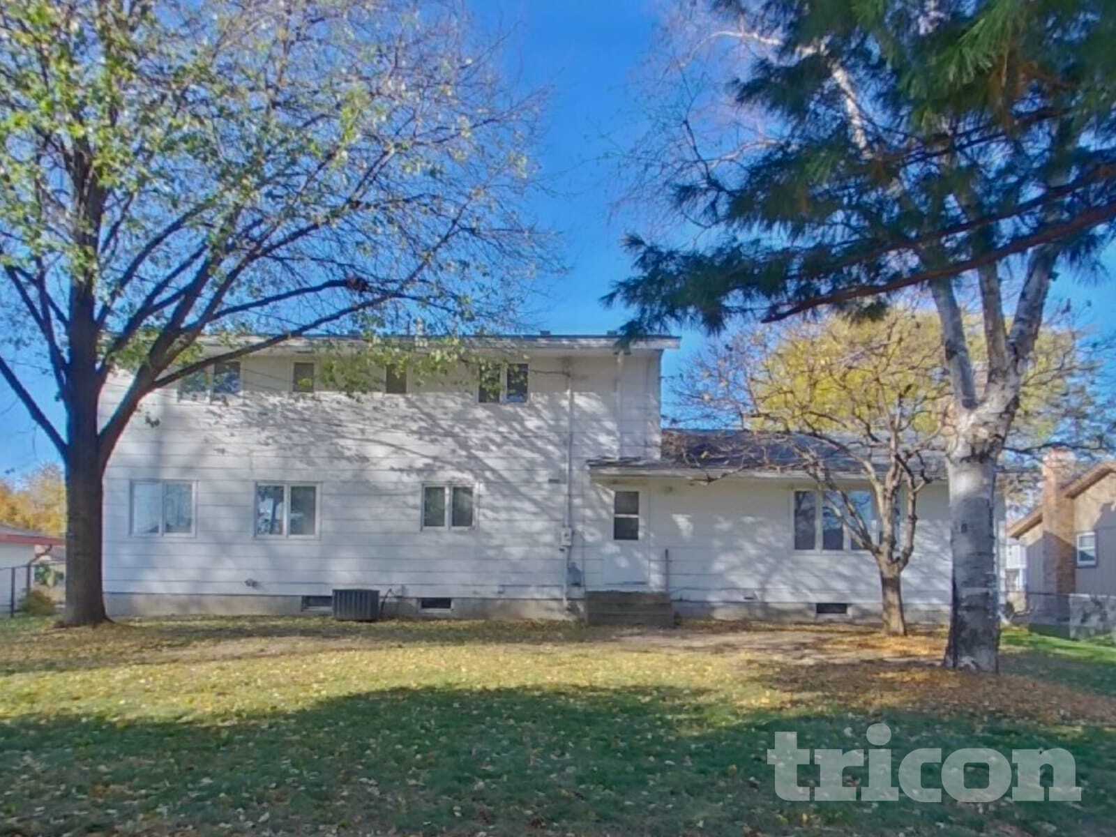 Building Photo - 931 Market St S