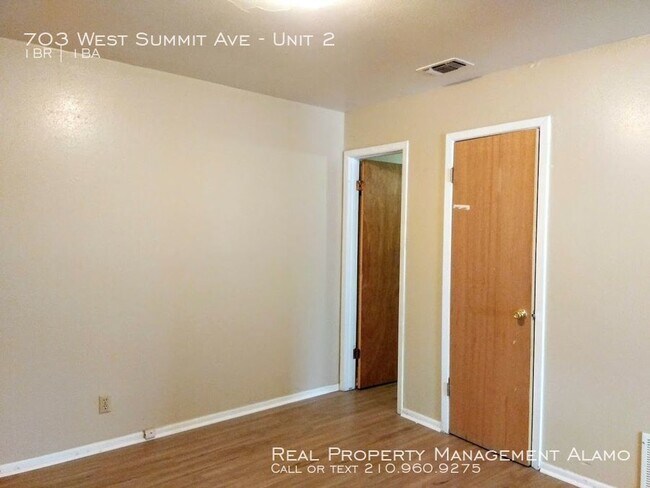 Building Photo - 703 W Summit Ave