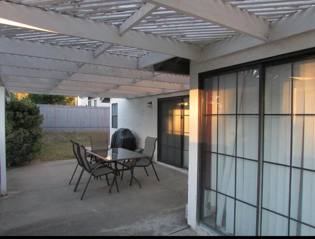 Building Photo - 10991 Matinal Cir