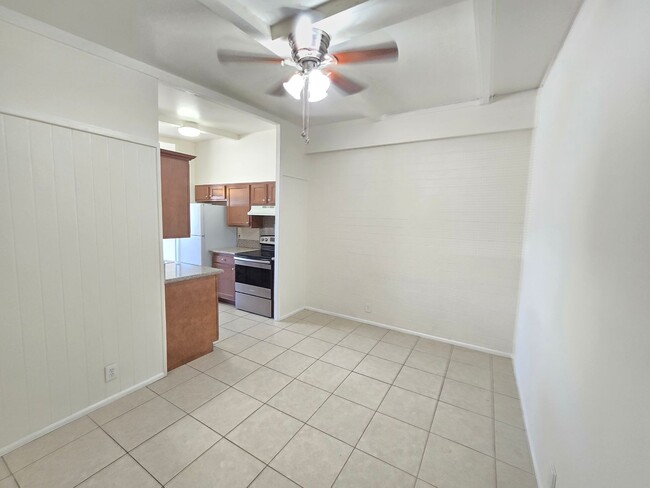 Building Photo - 2 Bed 1 Bath Spacious Apartment