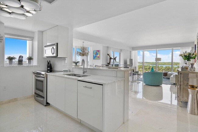 Building Photo - 10275 Collins Ave