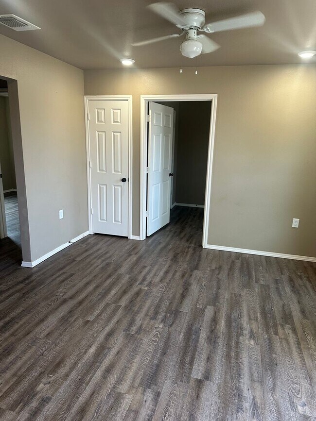 Building Photo - 6518 Temple Ave