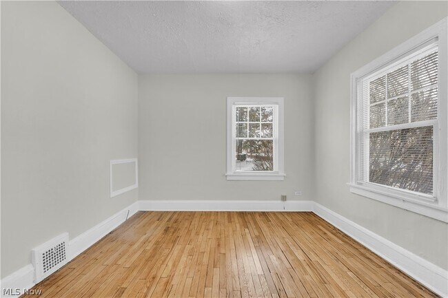 Building Photo - 3318 Milverton Rd